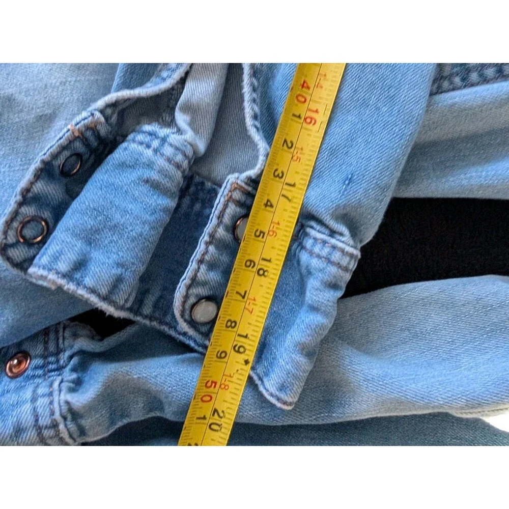 Light Chambray Blue Denim Button Down Shirt Women Western Cowgirl Slim Aughts - Picture 3 of 14